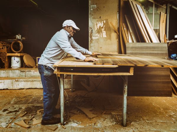 Menuiserie — artisan au travail