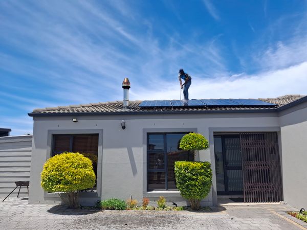 Photovoltaïque — artisan au travail